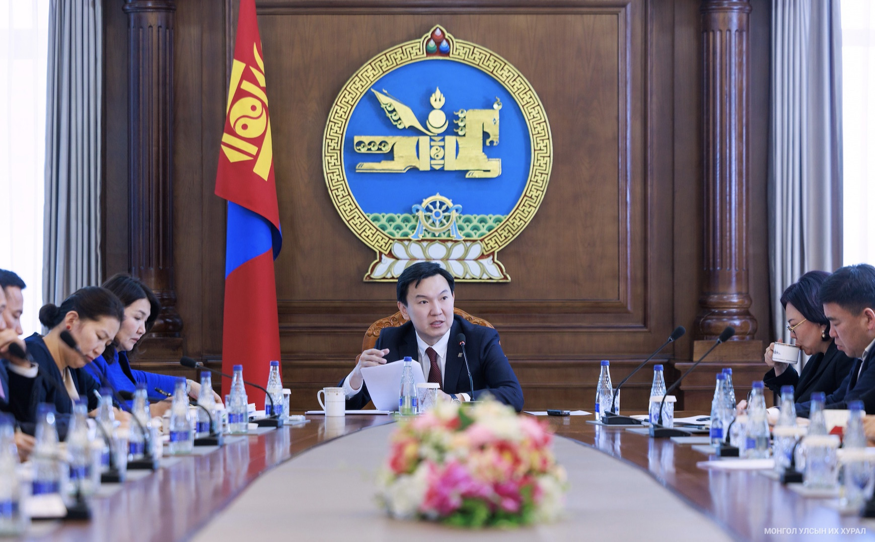 Хүний эрх, эрх чөлөөг хязгаарлаж буй хууль тогтоомж, дүрэм журмыг хална